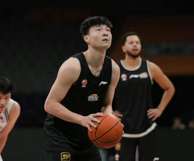 开云APP-辽宁男篮9分完胜！乌戈拿到2连胜，李晓旭爆发，俞泽辰12分