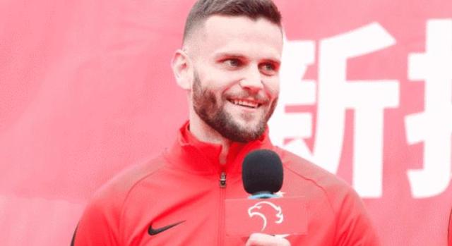 开云体育下载-海港新援后卫：中超有很多优秀前锋 但有信心防住